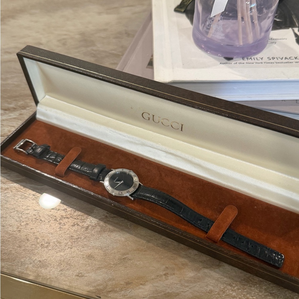 Vintage Gucci Black Leather Strap Silver-Tone Dial Watch - Picture 5 of 5